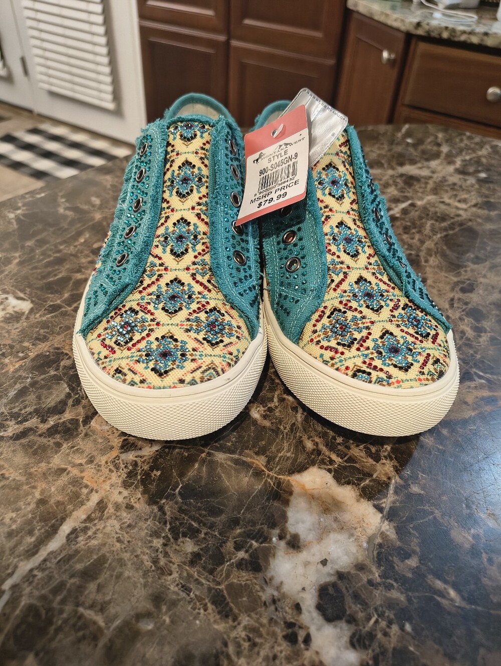 NWT Montana West Slip-on Canvas Shoes Vibrant Teal Emblishments Size 9